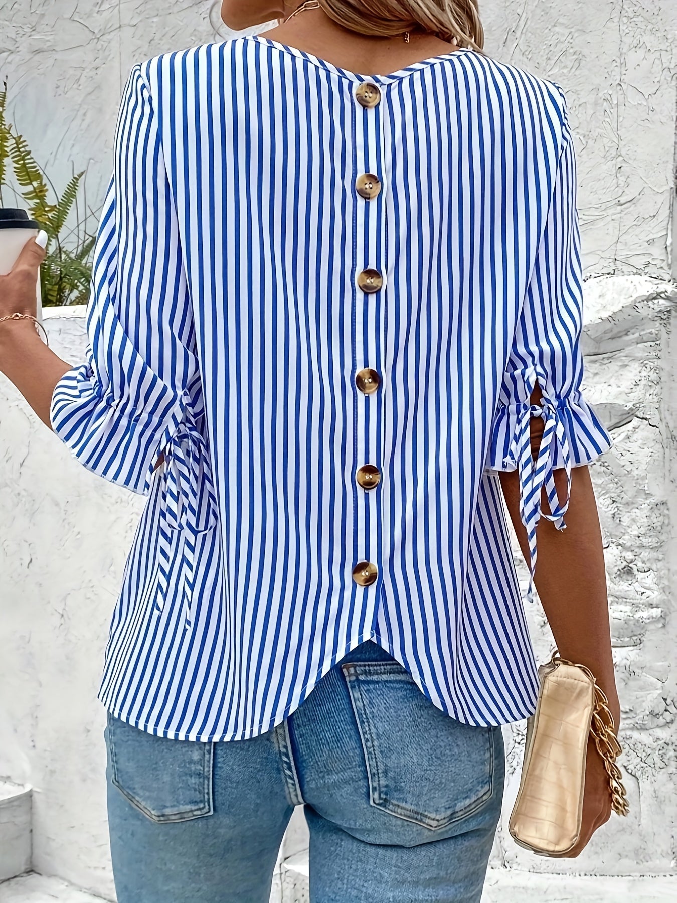 Savannah | Blouse élégante à rayures avec boutons décoratifs